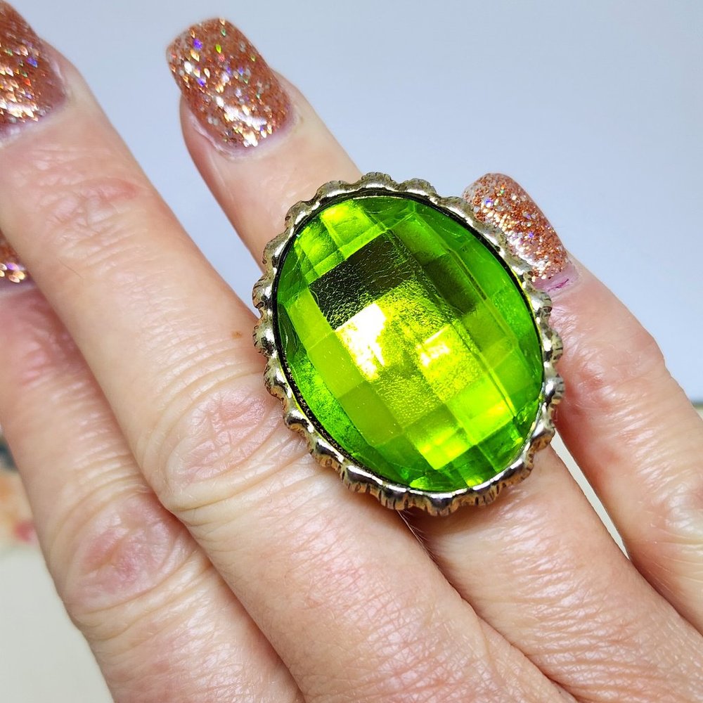 MCM Retro Green Glass Faceted Gold Setting Chunky Statement Stretch Ring Sz 7+